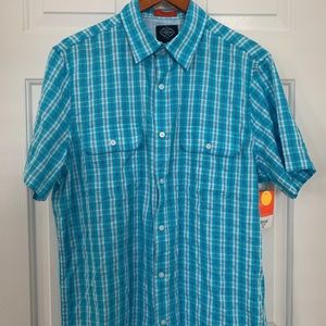 BRAND NEW, men performance button up shirt! (M)